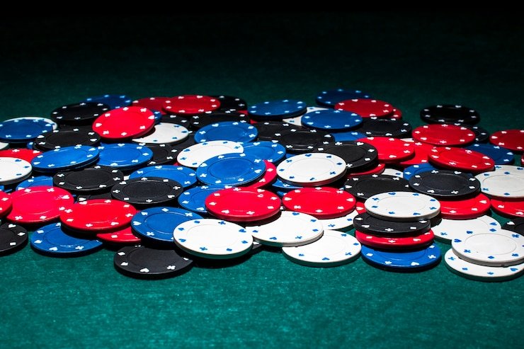Gambar modern neon dengan simbol FAQ dan bantuan yang menandakan transparansi roket4d